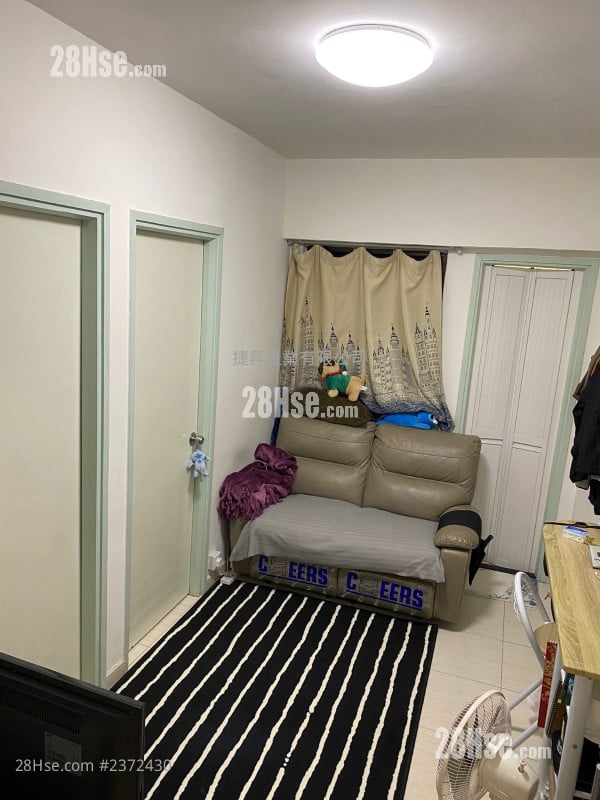 Golden Court Sell 2 Bedrooms , 1 Bathroom 274 ft² Golden Court Sell 2 Bedrooms , 1 Bathroom 274 ft²