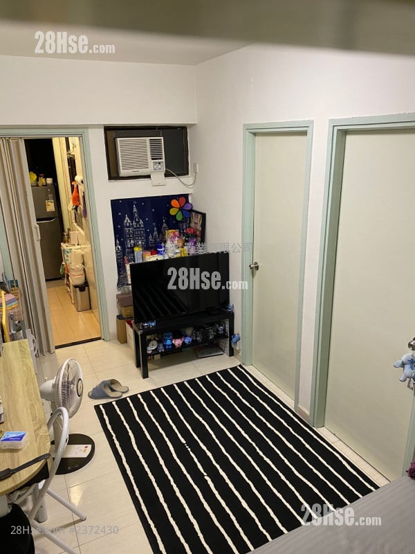 Golden Court Sell 2 Bedrooms , 1 Bathroom 274 ft² Golden Court Sell 2 Bedrooms , 1 Bathroom 274 ft²