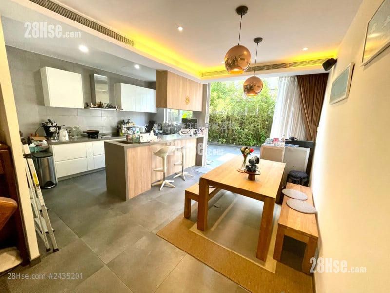 Royal Palms Sell 1,372 ft²