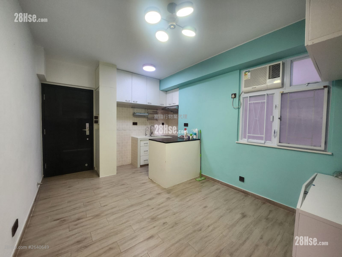 Ap Lei Chau Centre Sell 2 Bedrooms , 1 Bathroom 325 ft²