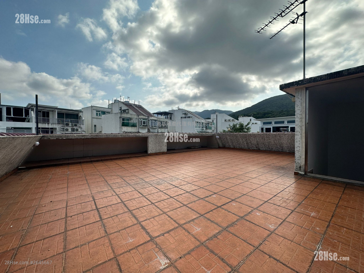 Village Rental 4 Bedrooms , 2 Bathrooms 1,170 ft² Village Rental 4 Bedrooms , 2 Bathrooms 1,170 ft²