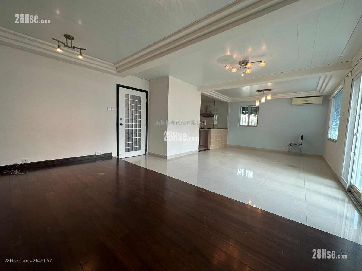 Village Rental 4 Bedrooms , 2 Bathrooms 1,170 ft² Village Rental 4 Bedrooms , 2 Bathrooms 1,170 ft²