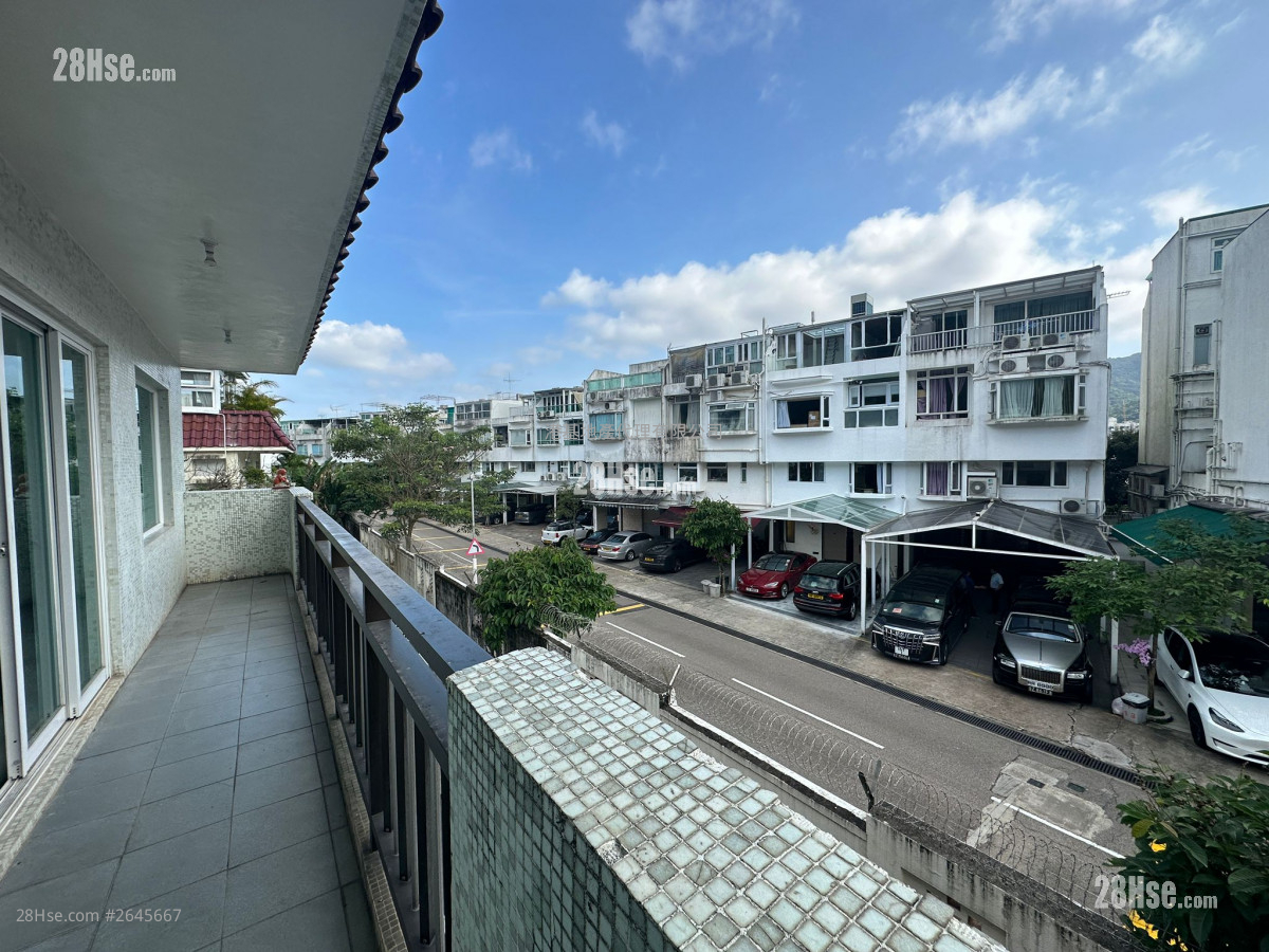 Village Rental 4 Bedrooms , 2 Bathrooms 1,170 ft² Village Rental 4 Bedrooms , 2 Bathrooms 1,170 ft²