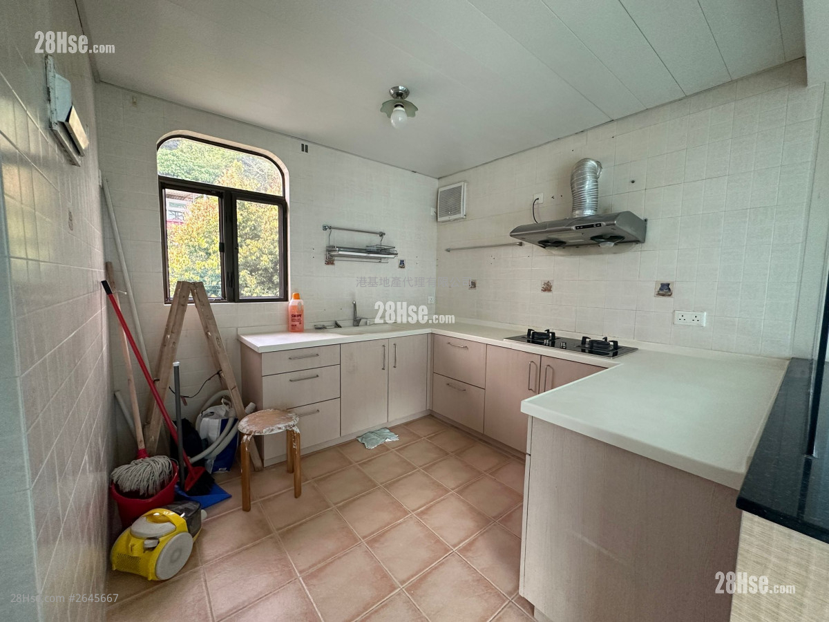 Village Rental 4 Bedrooms , 2 Bathrooms 1,170 ft² Village Rental 4 Bedrooms , 2 Bathrooms 1,170 ft²