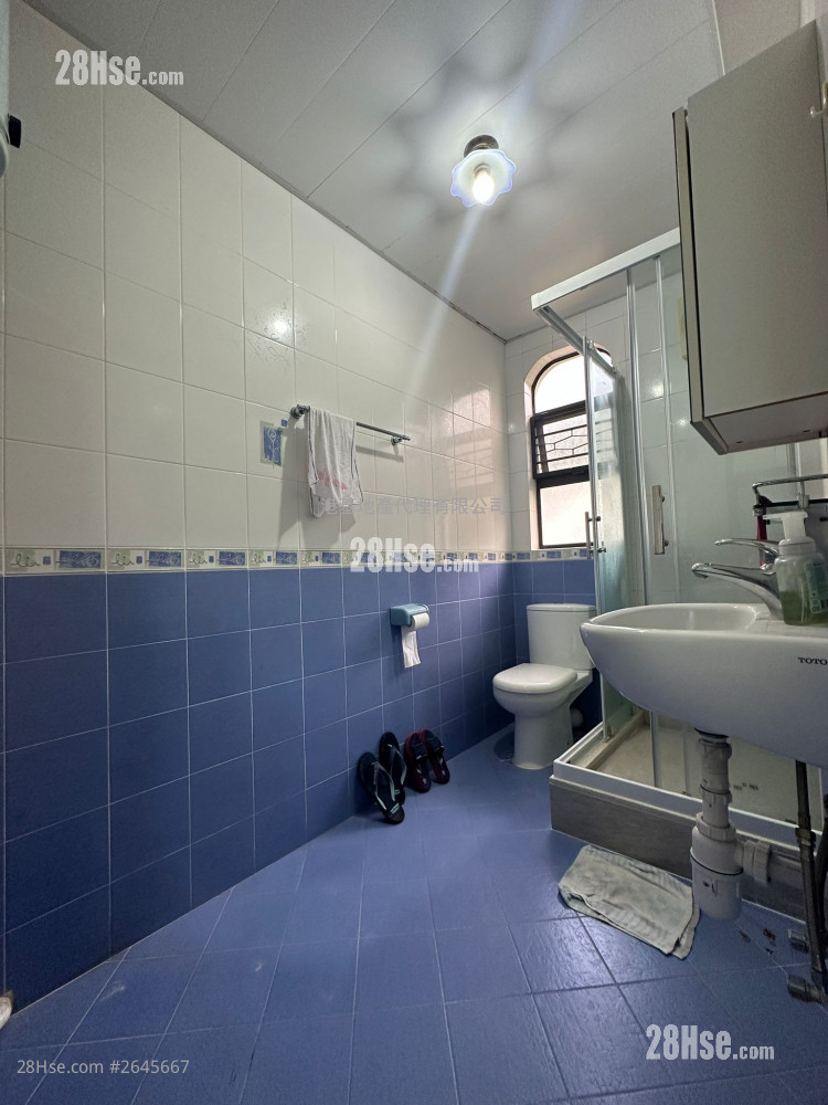 Village Rental 4 Bedrooms , 2 Bathrooms 1,170 ft² Village Rental 4 Bedrooms , 2 Bathrooms 1,170 ft²