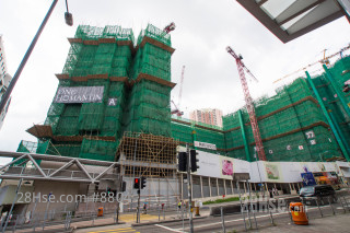One Homantin 大廈: One Homantin 會德豐旗下的One Homantin，設有6座，提供561個單位，單位實用面積由350至1,564平方呎，間隔分為1房至4房 。