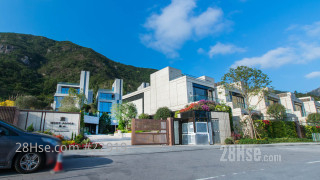 緹山 大廈: Mont Rouge 緹山, 位於石硤尾龍駒道9號, 由嘉里建設發展，位於龍駒道9號，設有19座獨立屋[別墅1至6(不設別墅4)，洋房1-17(不設洋房4、13及14)]及2座大廈，合共提供45伙，分層面積1,656至3,017平方呎、洋房面積2,846至7,171平方呎。