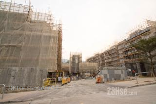 The Parkhill Building: The Parkhill,位於元朗唐人新村路138號,主打兩房，實用面積291至930平方呎