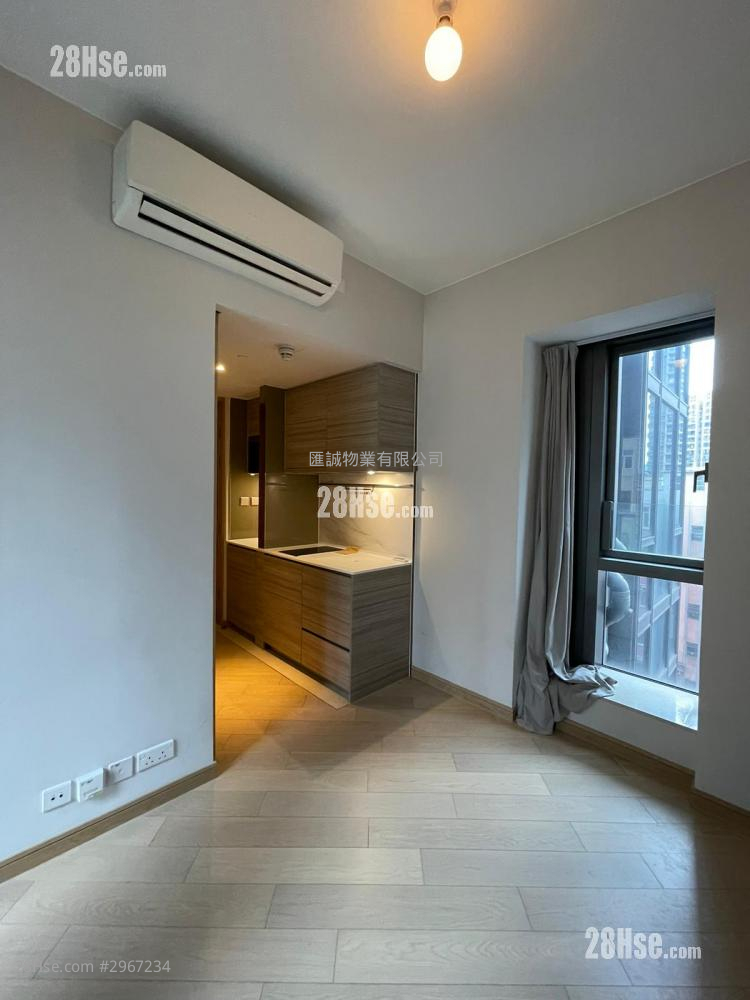 Axis Sell Studio , 1 Bathroom 204 ft² Axis Sell Studio , 1 Bathroom 204 ft²