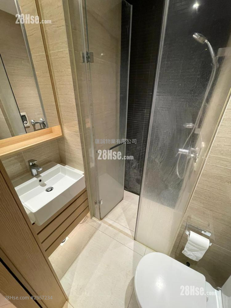 Axis Sell Studio , 1 Bathroom 204 ft² Axis Sell Studio , 1 Bathroom 204 ft²