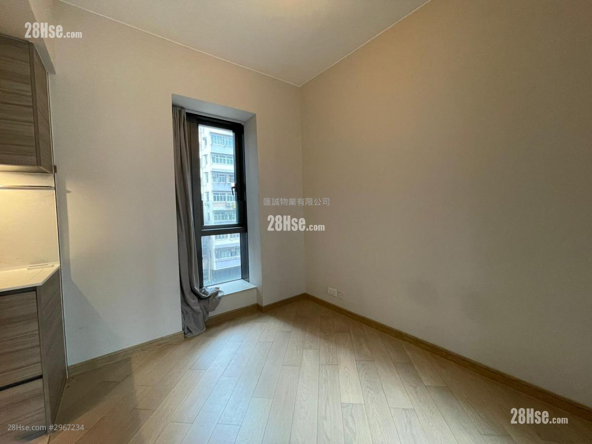 Axis Sell Studio , 1 Bathroom 204 ft² Axis Sell Studio , 1 Bathroom 204 ft²