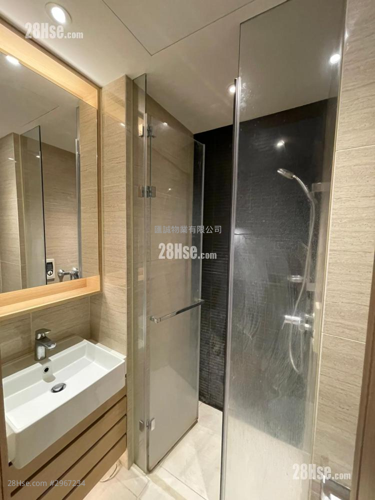 Axis Sell Studio , 1 Bathroom 204 ft² Axis Sell Studio , 1 Bathroom 204 ft²