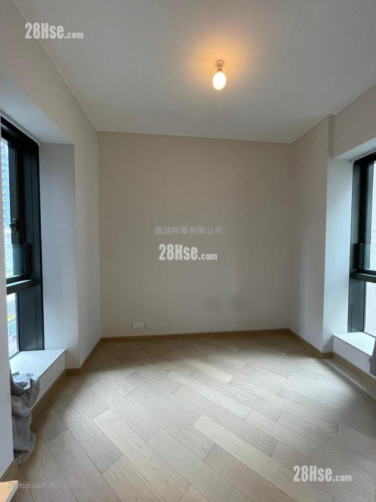 Axis Sell Studio , 1 Bathroom 204 ft² Axis Sell Studio , 1 Bathroom 204 ft²
