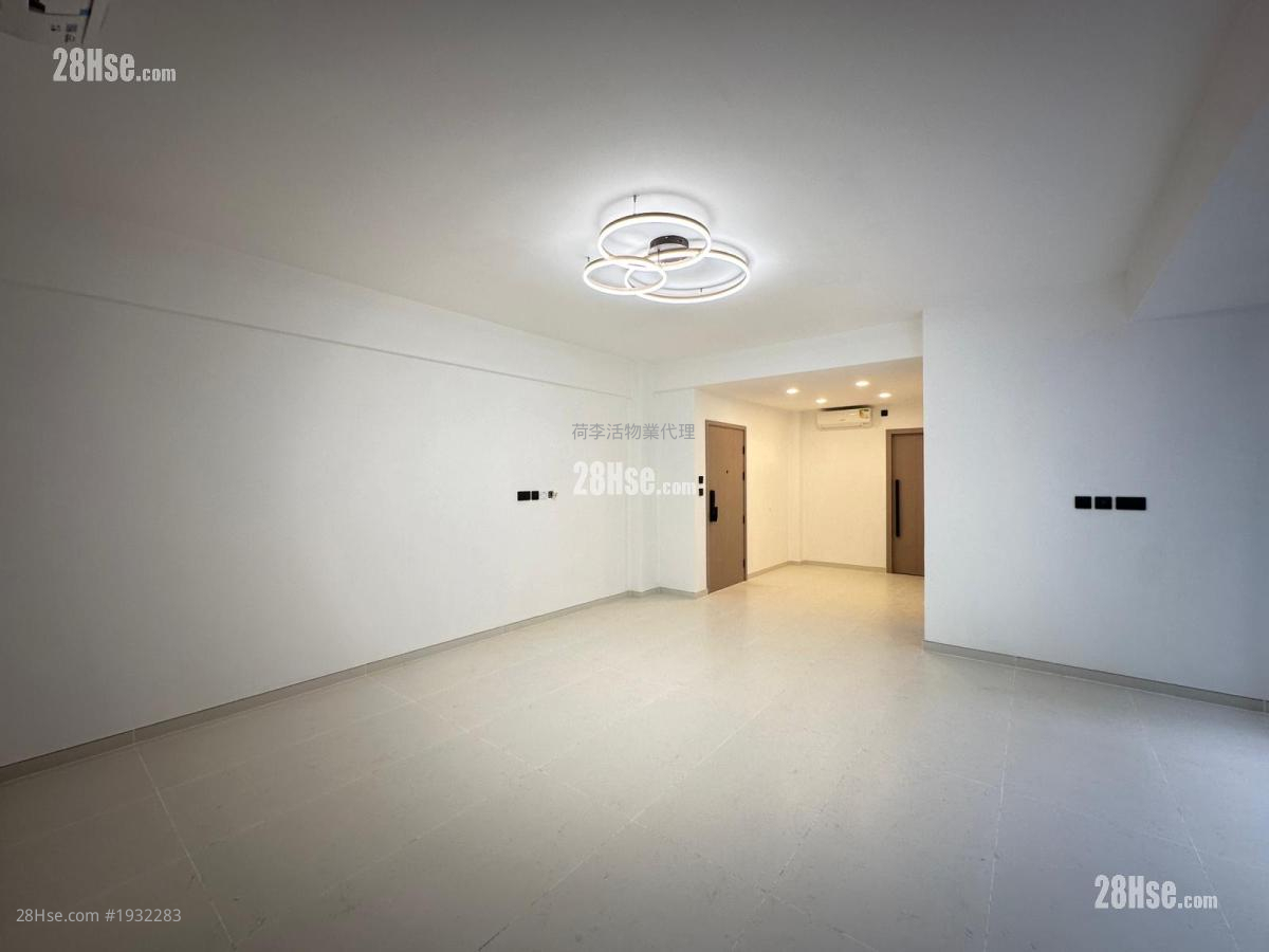 La Salle Building Sell 989 ft²