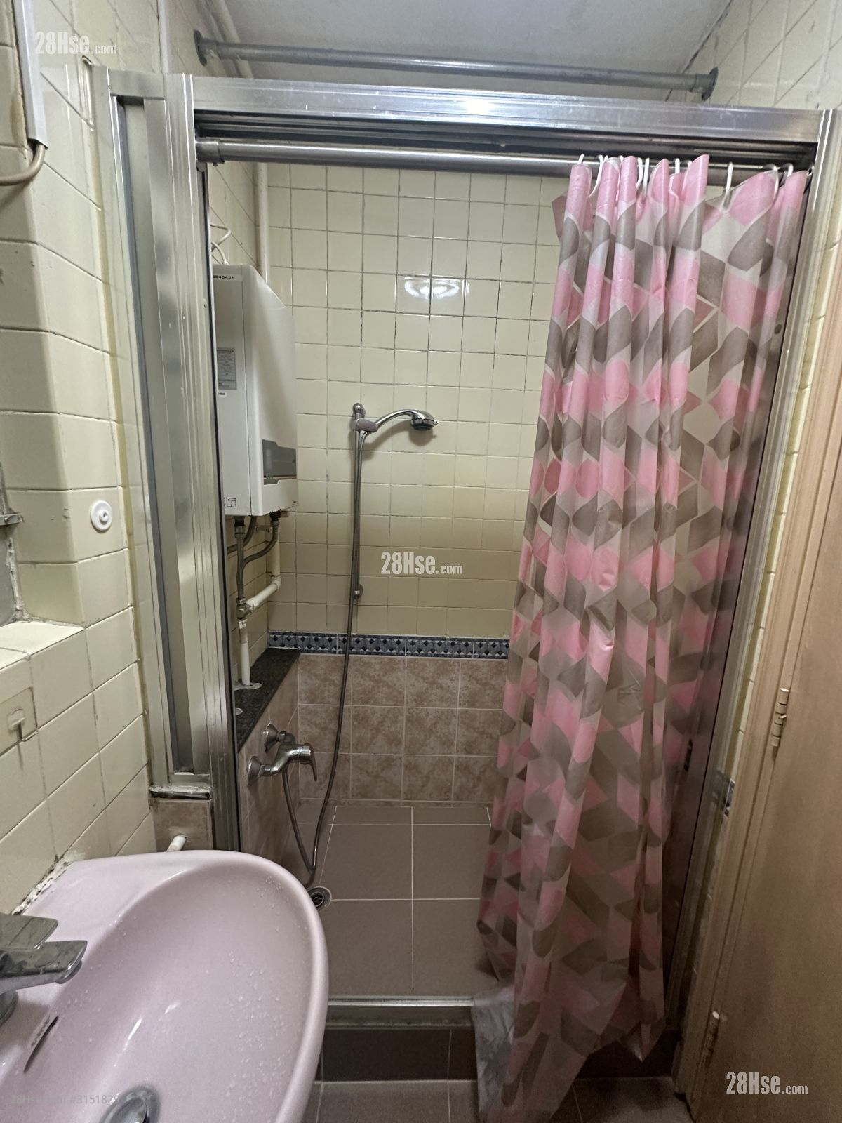 Tin Oi Court Rental 2 Bedrooms , 1 Bathroom 438 ft² Tin Oi Court Rental 2 Bedrooms , 1 Bathroom 438 ft²