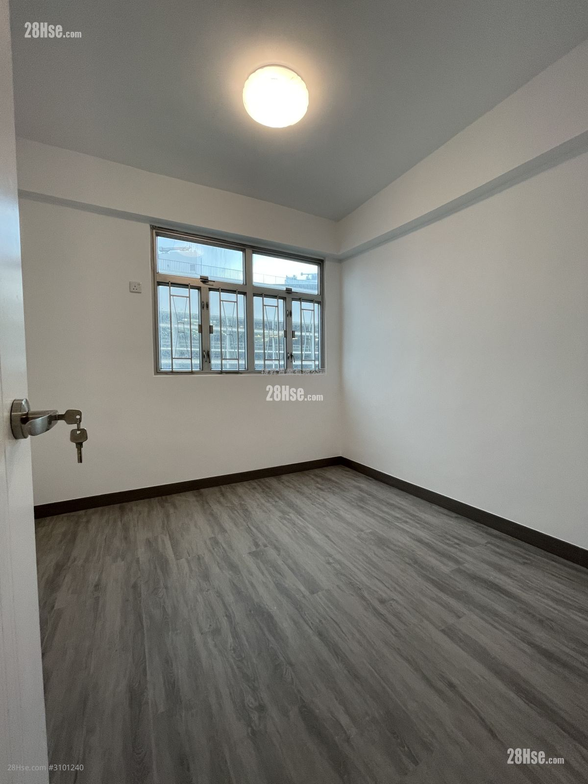 Kwong Yiu Mansion  Sell 3 Bedrooms , 1 Bathroom 574 ft² Kwong Yiu Mansion  Sell 3 Bedrooms , 1 Bathroom 574 ft²
