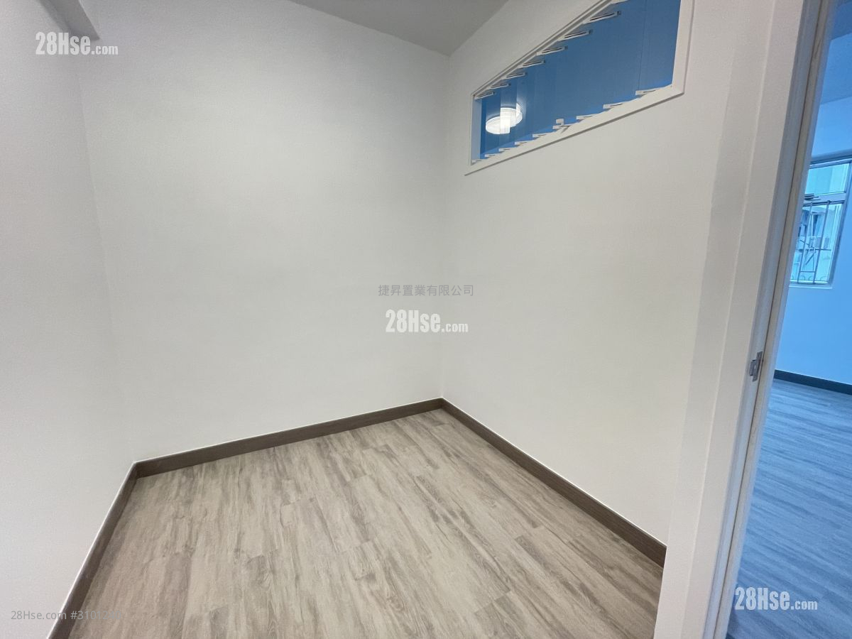 Kwong Yiu Mansion  Sell 3 Bedrooms , 1 Bathroom 574 ft² Kwong Yiu Mansion  Sell 3 Bedrooms , 1 Bathroom 574 ft²