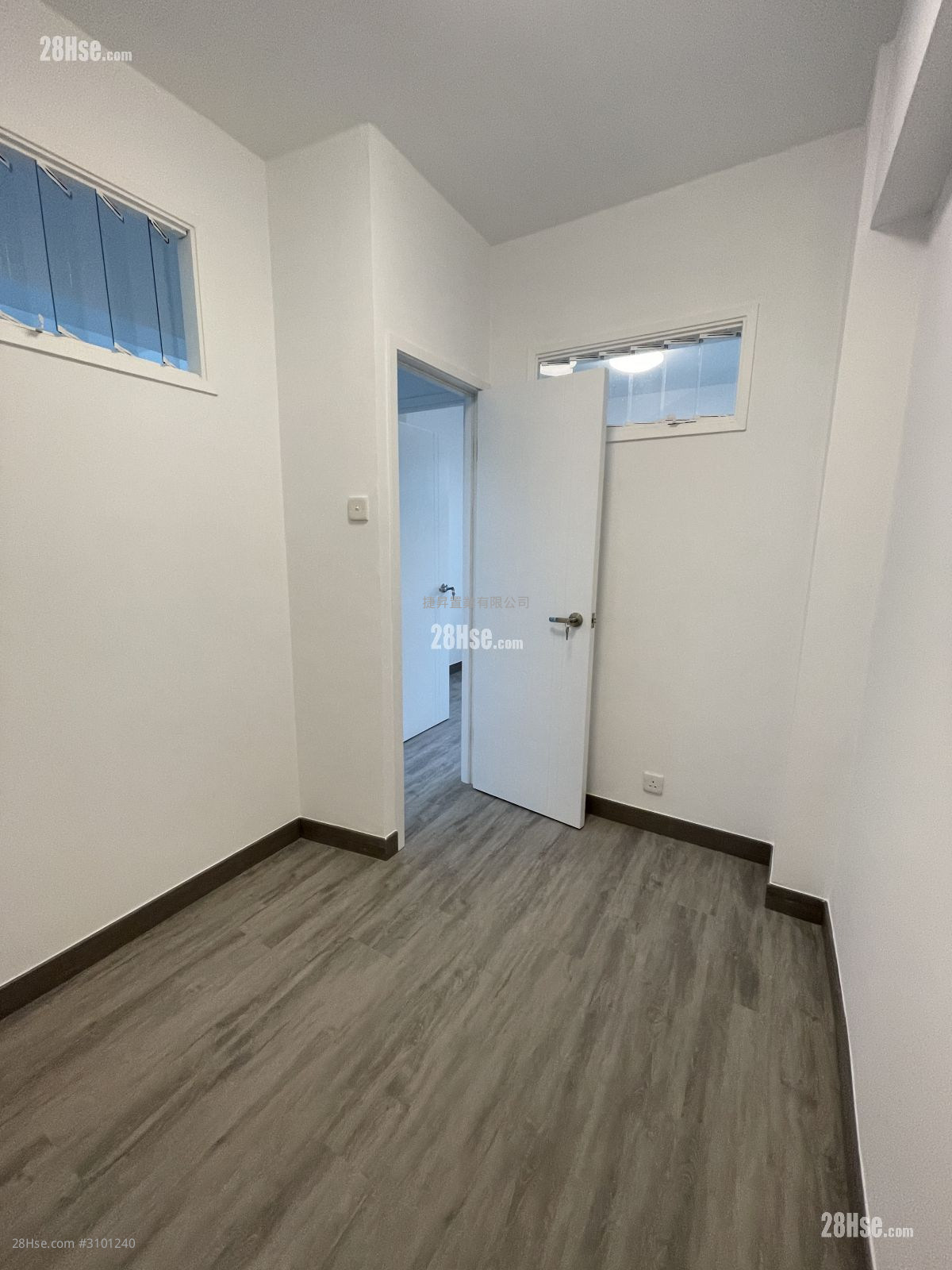 Kwong Yiu Mansion  Sell 3 Bedrooms , 1 Bathroom 574 ft² Kwong Yiu Mansion  Sell 3 Bedrooms , 1 Bathroom 574 ft²