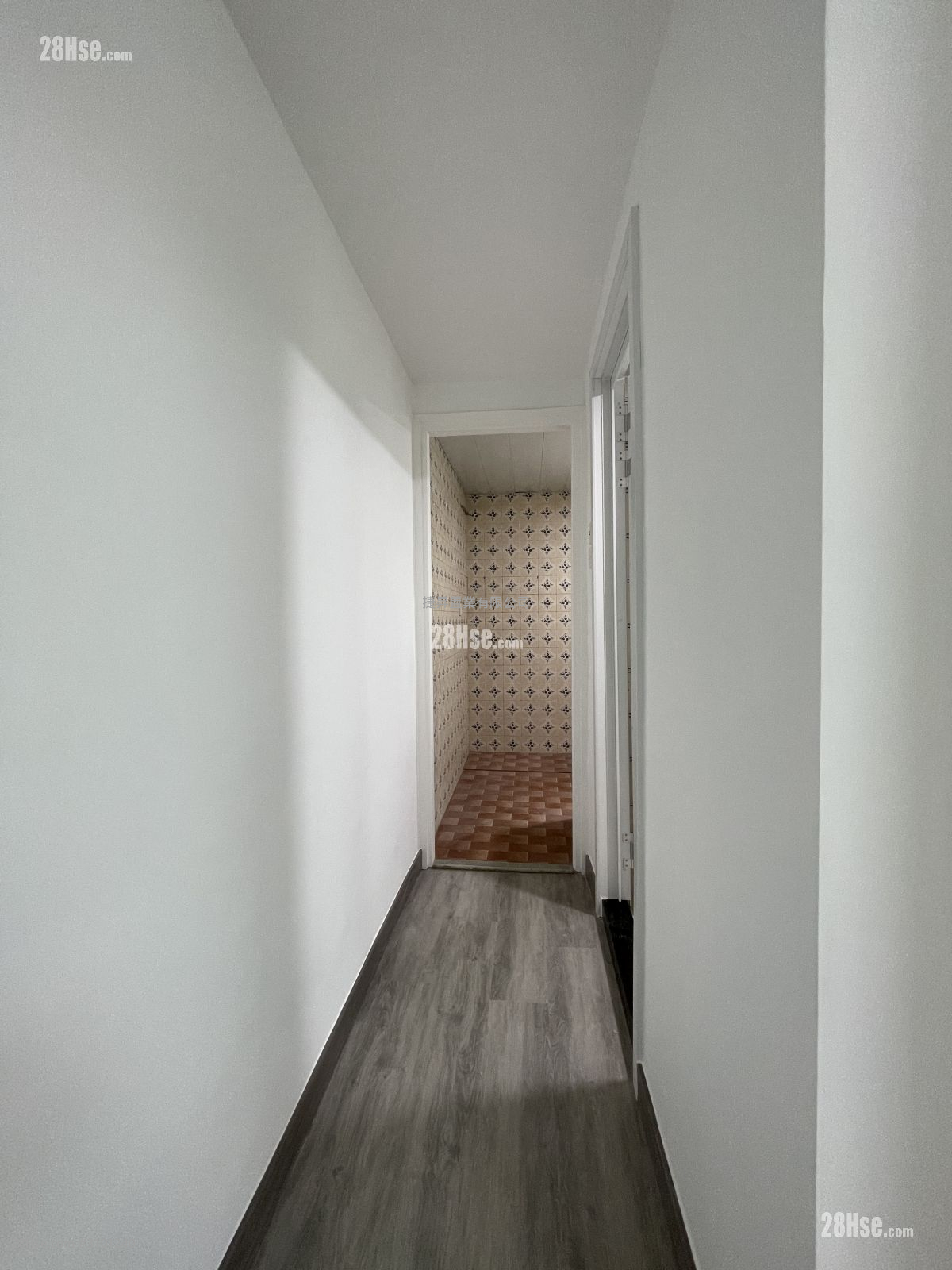 Kwong Yiu Mansion  Sell 3 Bedrooms , 1 Bathroom 574 ft² Kwong Yiu Mansion  Sell 3 Bedrooms , 1 Bathroom 574 ft²
