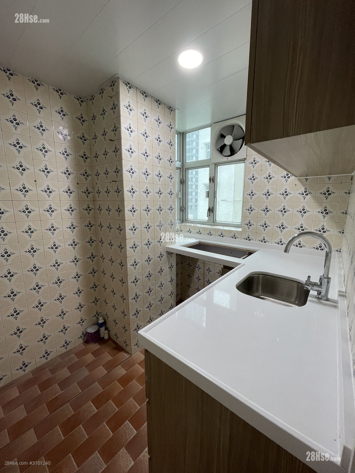 Kwong Yiu Mansion  Sell 3 Bedrooms , 1 Bathroom 574 ft² Kwong Yiu Mansion  Sell 3 Bedrooms , 1 Bathroom 574 ft²