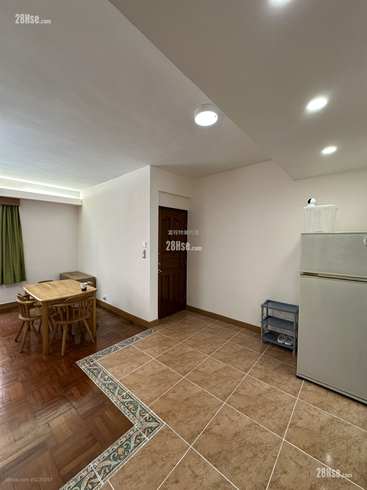 卓雅花園 售盤 3 房 , 2 浴室 750 平方呎 卓雅花園 售盤 3 房 , 2 浴室 750 平方呎