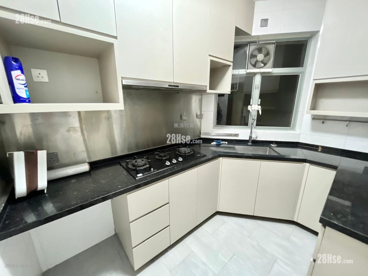 藍天海岸 售盤 3 房 , 2 浴室 781 平方呎 藍天海岸 售盤 3 房 , 2 浴室 781 平方呎