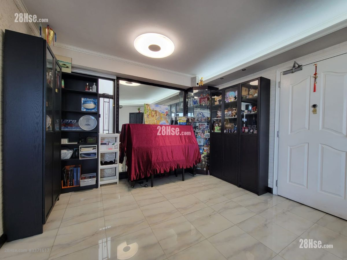 Kornhill Sell 3 Bedrooms , 2 Bathrooms 947 ft² Kornhill Sell 3 Bedrooms , 2 Bathrooms 947 ft²