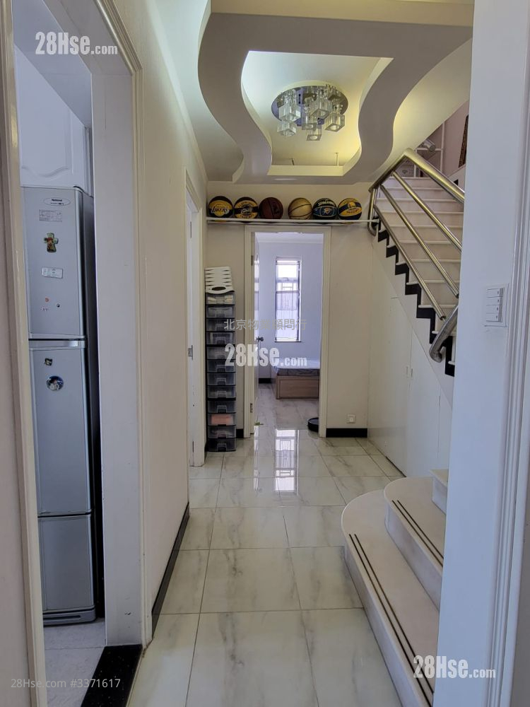 Kornhill Sell 3 Bedrooms , 2 Bathrooms 947 ft² Kornhill Sell 3 Bedrooms , 2 Bathrooms 947 ft²