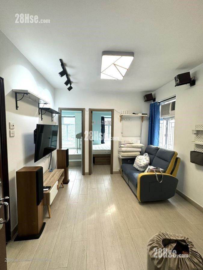 Tai Wo Centre Sell 2 Bedrooms , 1 Bathroom 294 ft²
