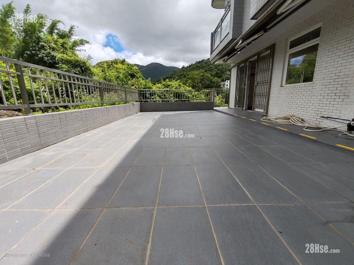 Village Rental 3 Bedrooms , 1 Bathroom 630 ft² Village Rental 3 Bedrooms , 1 Bathroom 630 ft²