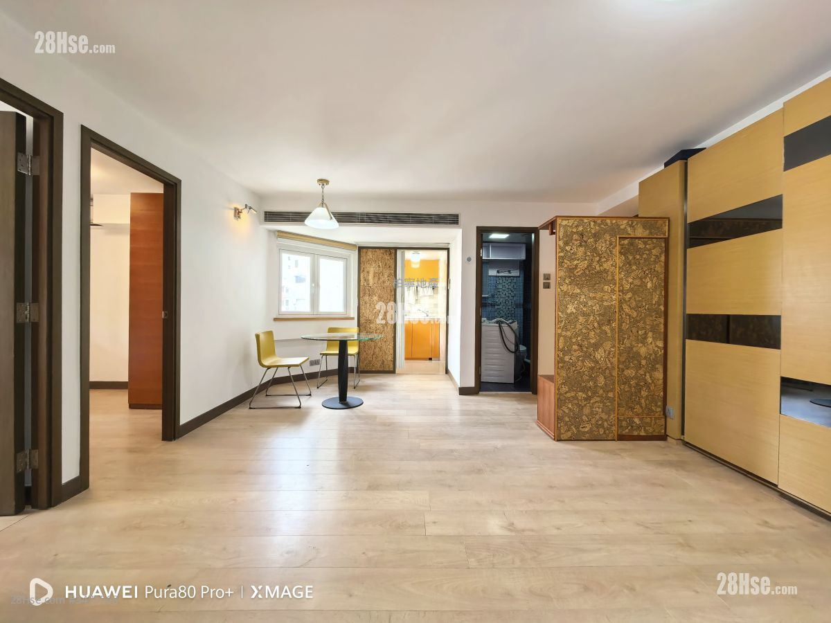 Oi Kwan Court Rental 2 Bedrooms , 1 Bathroom 620 ft²