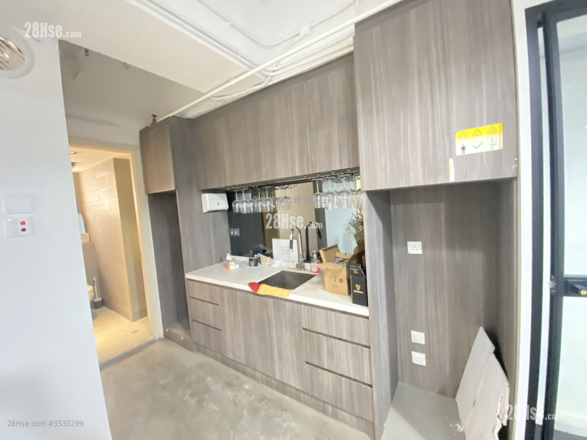 Pan Asia Centre Rental 4 Bedrooms , 2 Toilets Pan Asia Centre Rental 4 Bedrooms , 2 Toilets