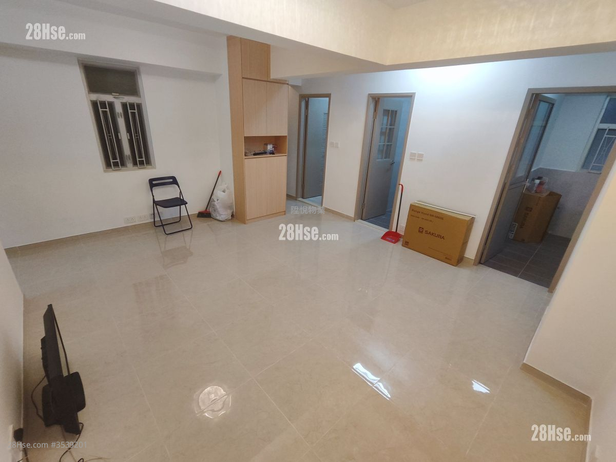 United Building Rental 4 Bedrooms , 2 Bathrooms 801 ft²