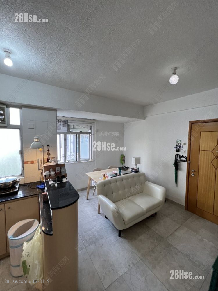 Kwai Fook Building Sell 2 Bedrooms 405 ft²