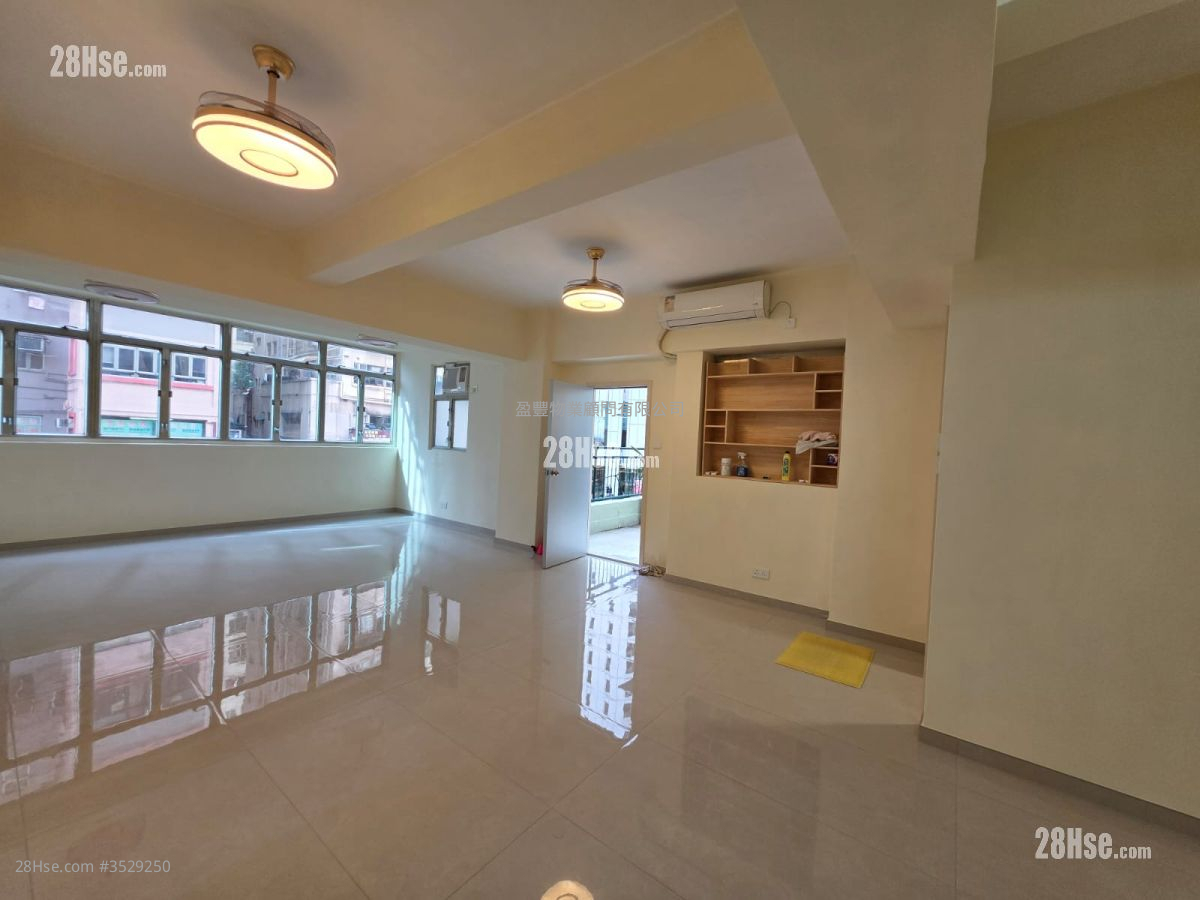 Kwong Wah Mansion Sell 2 Bedrooms , 1 Bathroom 495 ft²