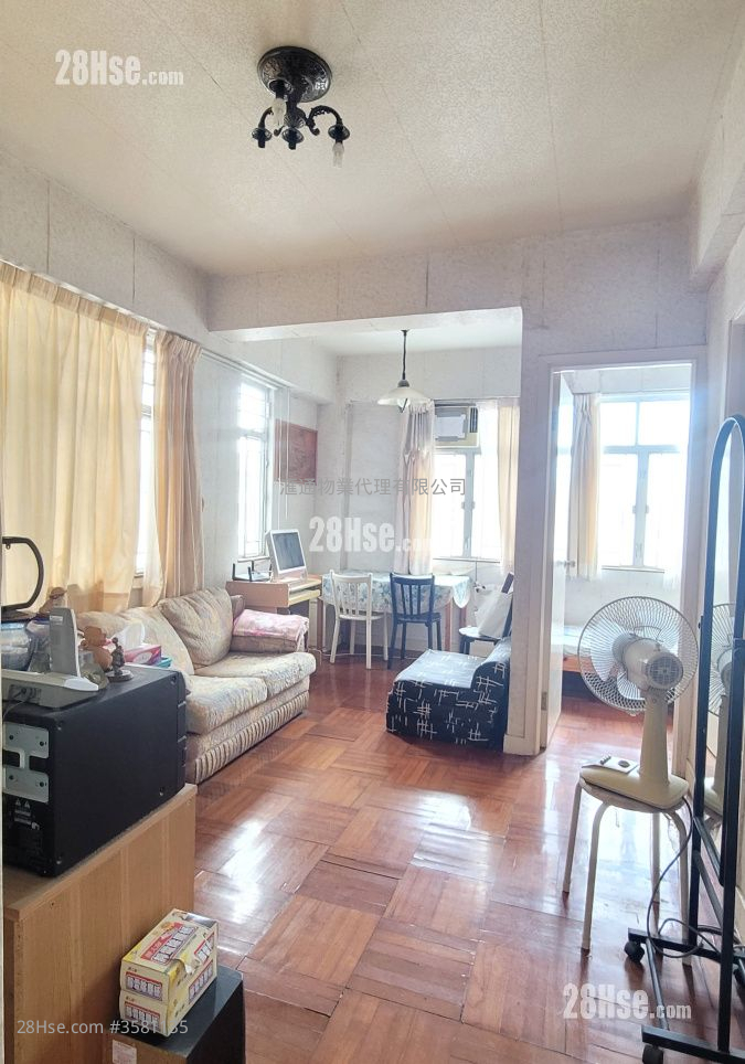 Shaukiwan Centre Sell 1 Bedroom , 1 Bathroom 294 ft²