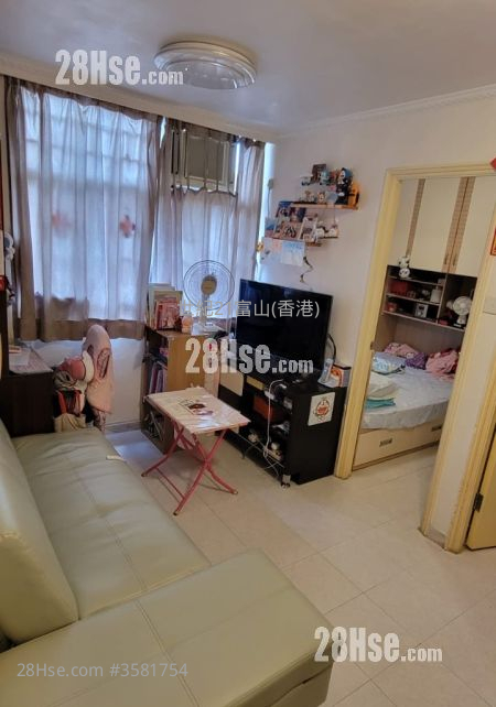 Lung Poon Court Sell 2 Bedrooms , 1 Bathroom 383 ft²