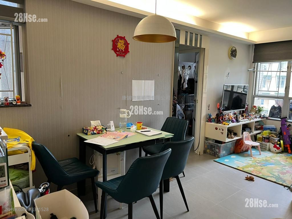 Lei On Court Sell 3 Bedrooms , 2 Bathrooms 650 ft²
