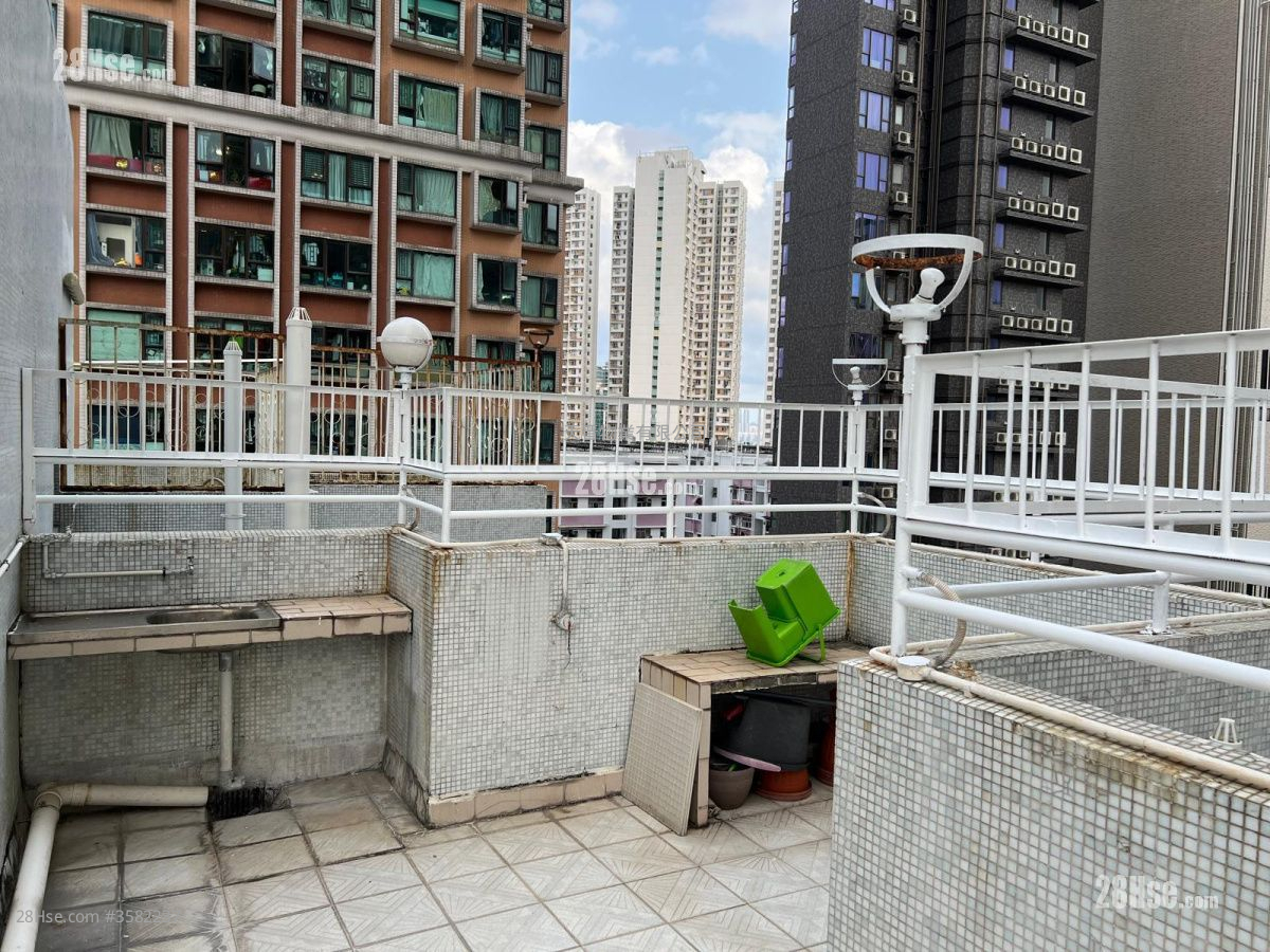 Hung Hom Gardens Sell 2 Bedrooms , 1 Bathroom 386 ft²