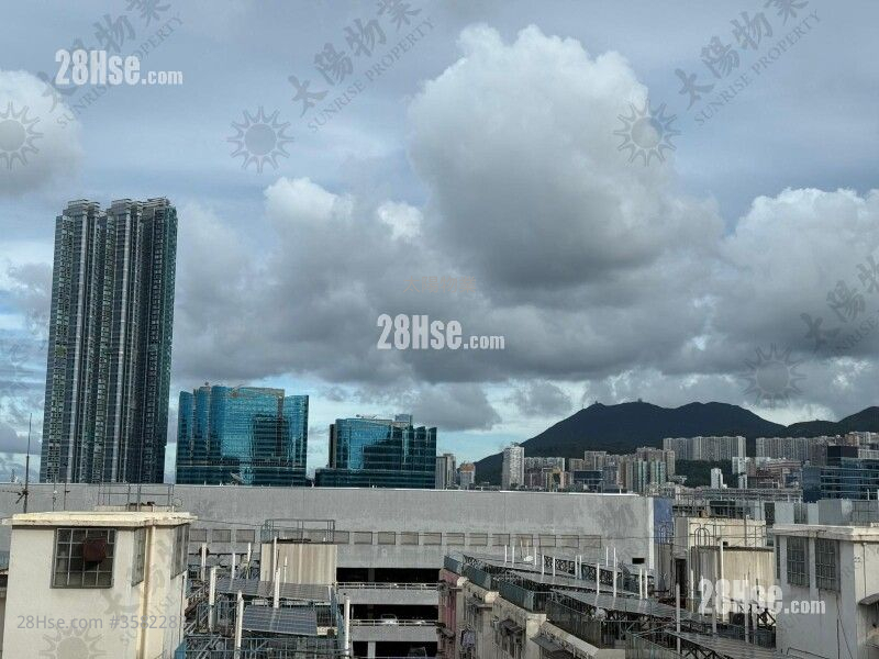 Lux Theatre Building Sell 2 Bedrooms 367 ft²