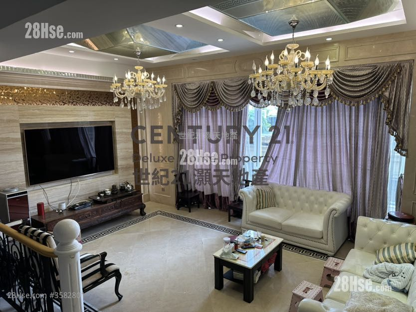 The Beverly Hills Sell 5+ Bedrooms , 3 Bathrooms 2,186 ft²