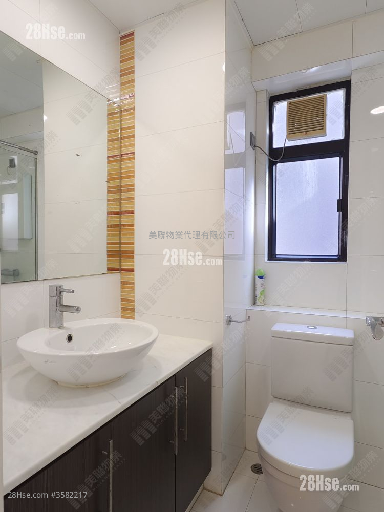 Seymour Place Sell 3 Bedrooms , 2 Bathrooms 903 ft²