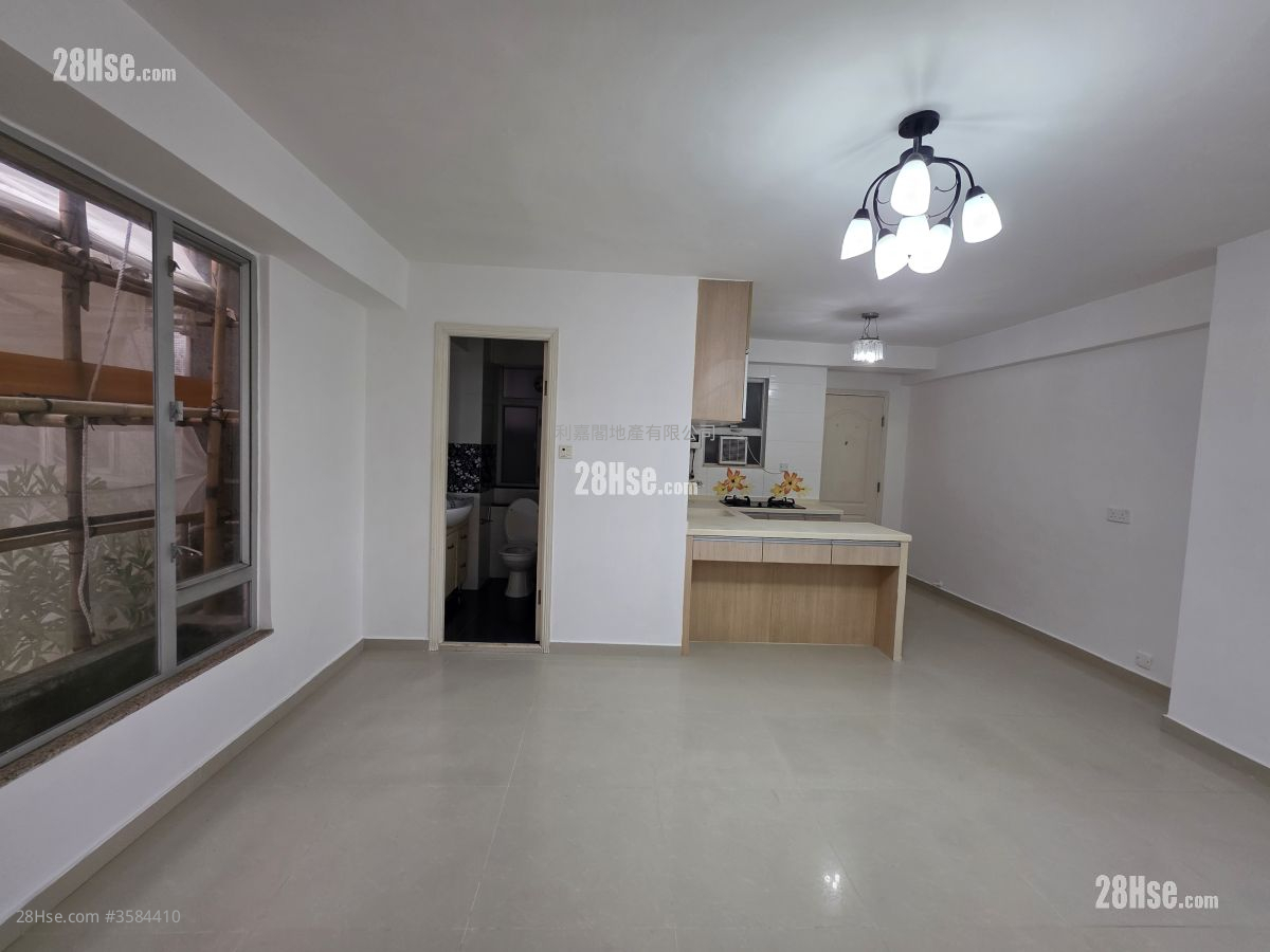 Ching Lai Court Sell 2 Bedrooms , 1 Bathroom 440 ft²
