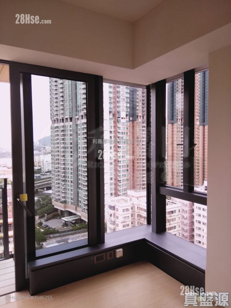 Eltanin Square Mile Sell Studio , 1 Bathroom 194 ft²