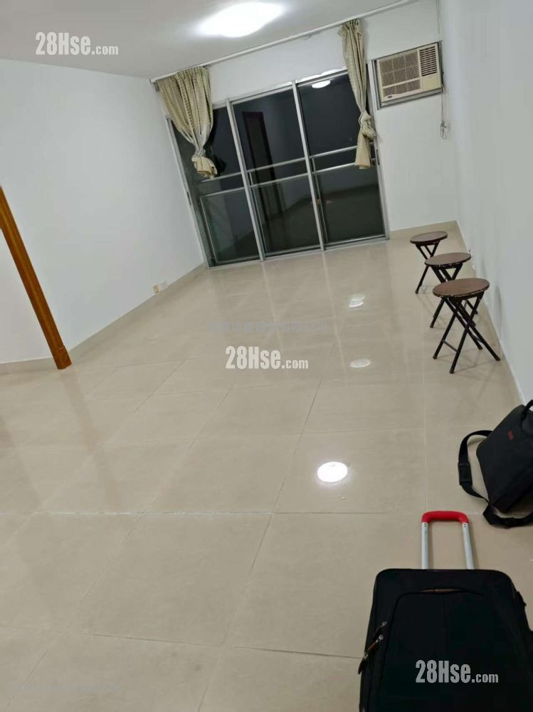 Beacon Heights Rental 3 Bedrooms , 2 Bathrooms 807 ft²