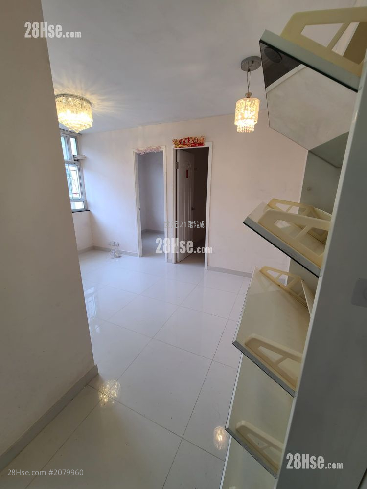 Hong Wah Court Sell 2 Bedrooms , 1 Bathroom 380 ft²