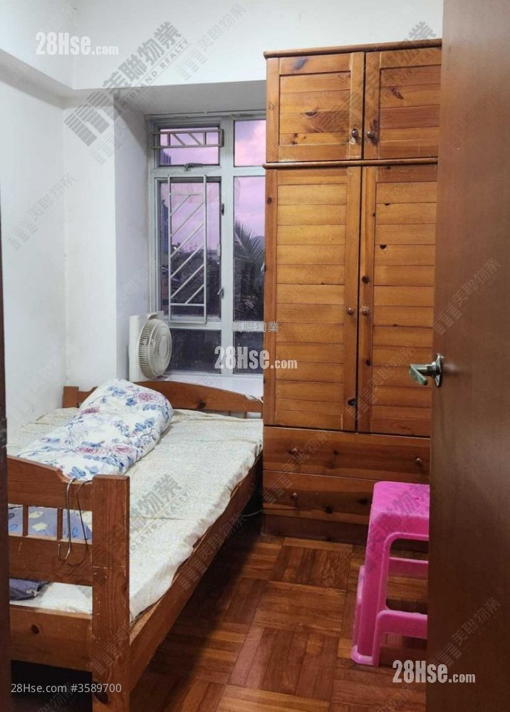 Lung Fung Garden Sell 2 Bedrooms , 1 Bathroom 326 ft²