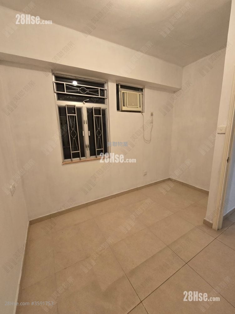Kam Fai Garden Sell 3 Bedrooms , 2 Bathrooms 537 ft²