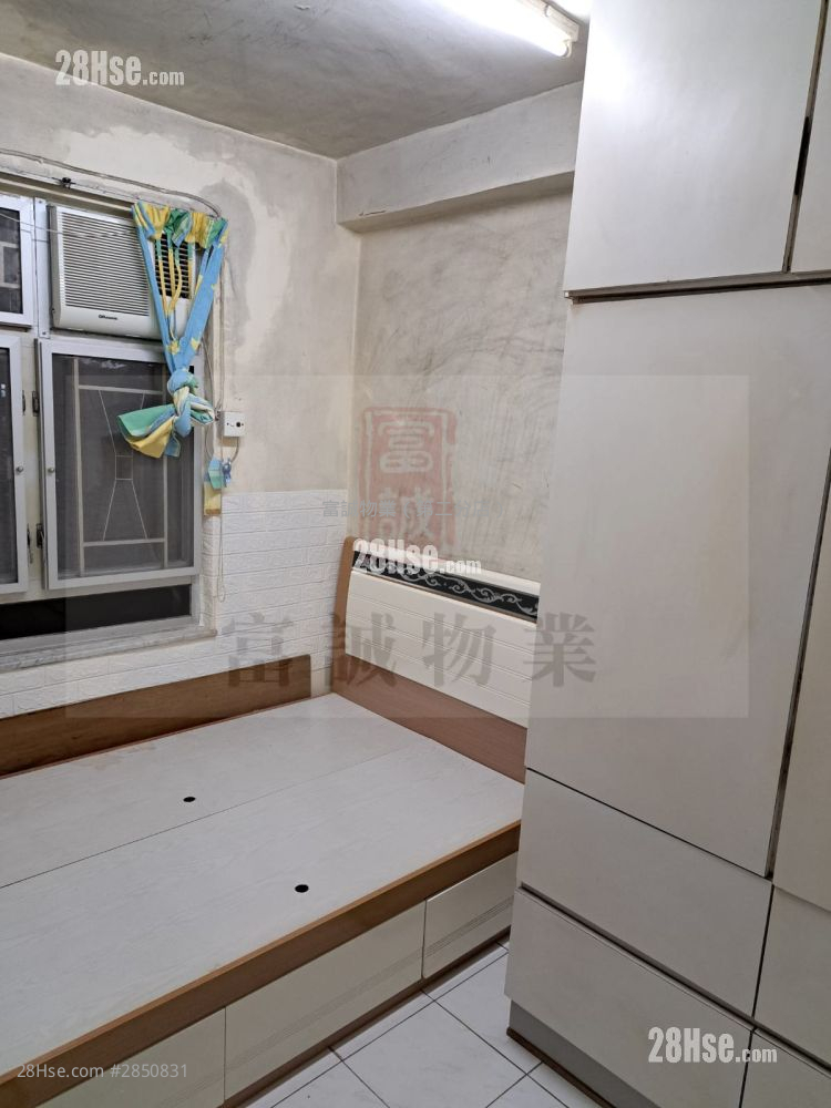 Yau Tong Centre Sell 2 Bedrooms , 1 Bathroom 404 ft²