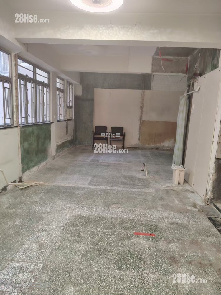 Cheung Wan Building Sell 3 Bedrooms , 1 Bathroom 429 ft²